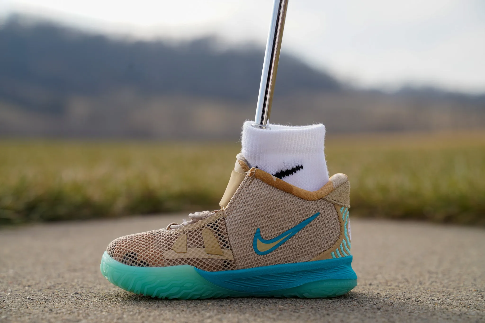 Kyrie 7 [AQUAMARINE] Standing Sneaker Putter Cover