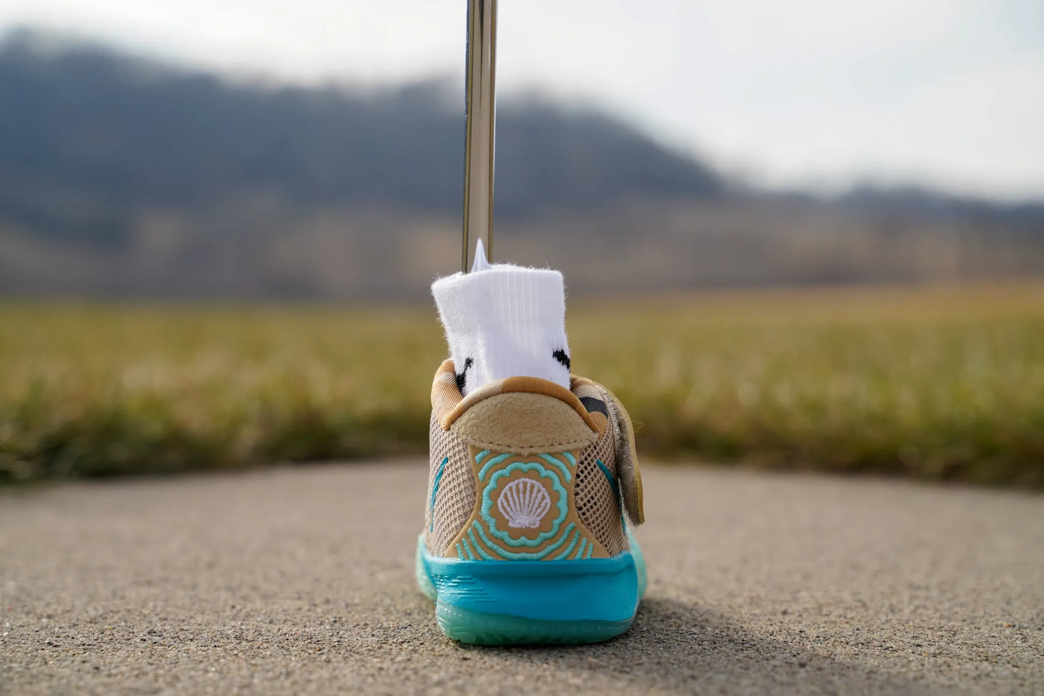 Kyrie 7 [AQUAMARINE] Standing Sneaker Putter Cover